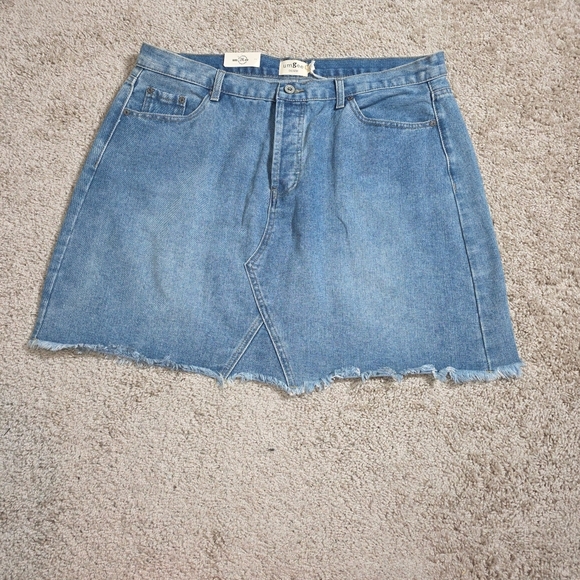 Umgee Dresses & Skirts - Umgee Women's Denim Mini Skirt Ram Hem Size 2XL Blue NWT
